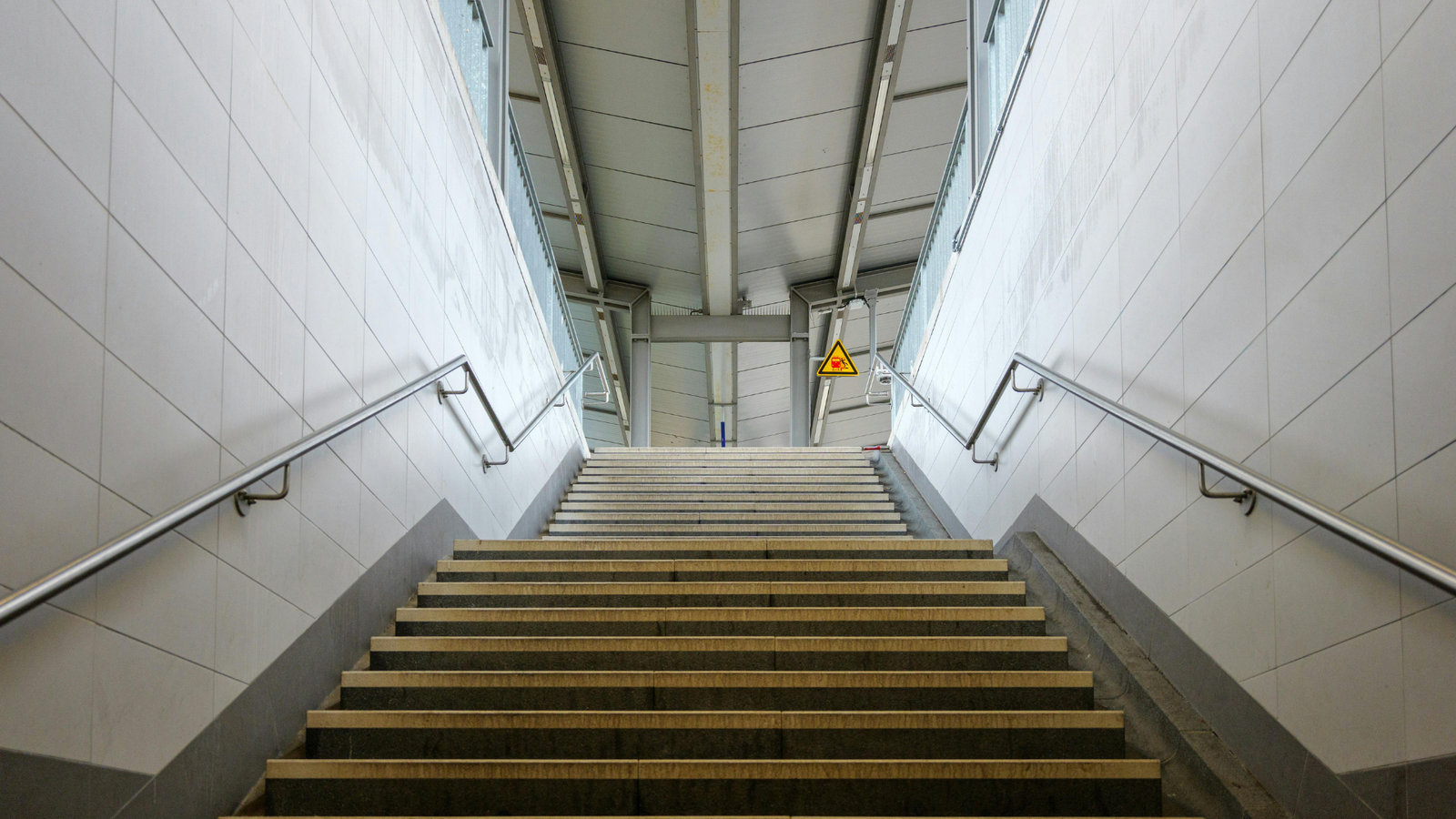 Treppenreinigung – Standard Reinigung Treppenreinigung in Nürnberg – Treppenreinigung – Gepflegtes sauberes Treppenhaus