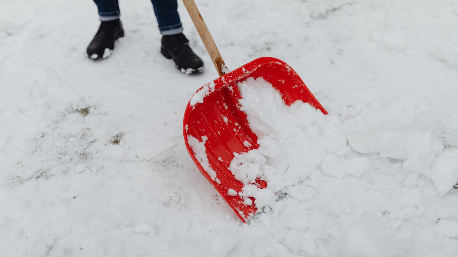 Winterdienst Erlangen – Standard Reinigung Winterdienst Erlangen – Schneeräumung und Streudienst